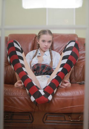 Милена Деви в образе школьницы эро фото Фото 5